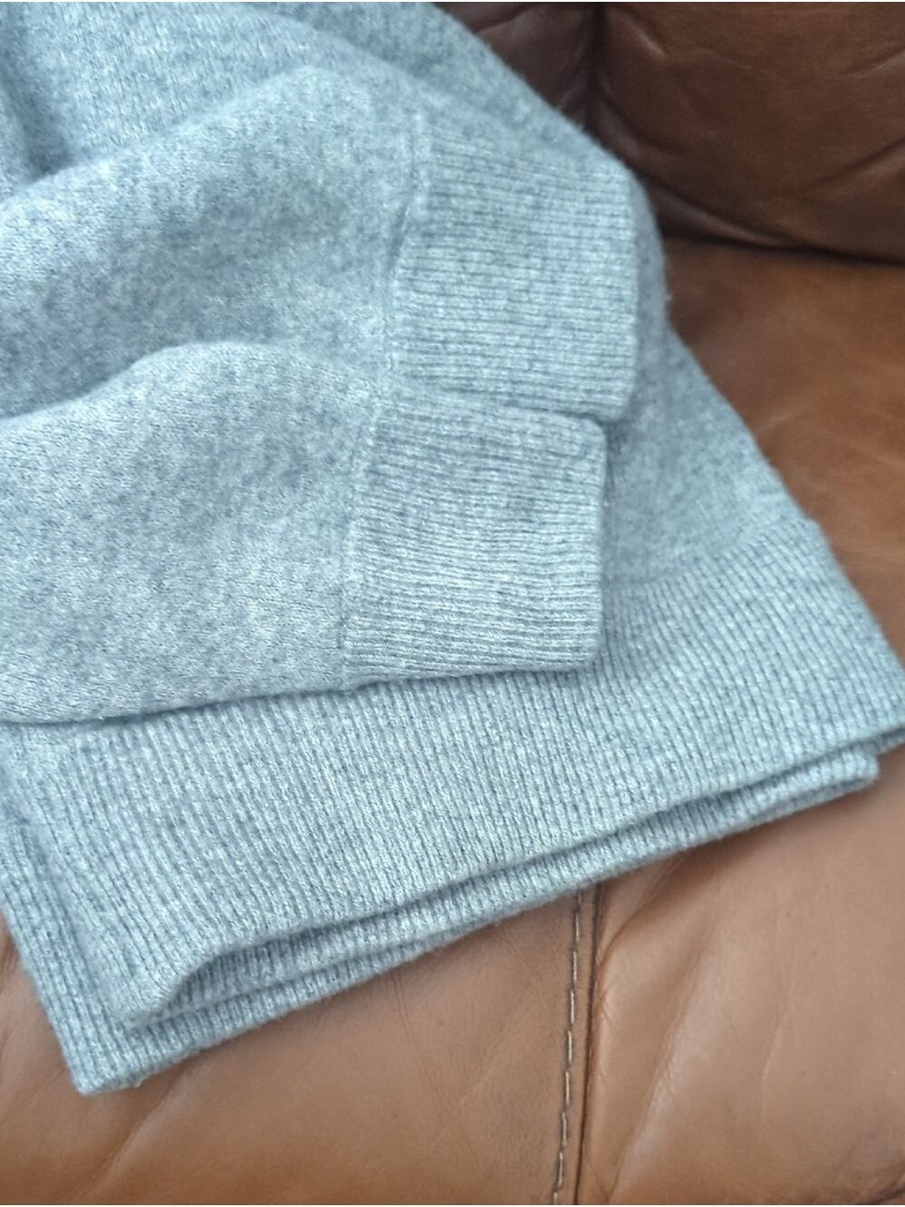 Club Monaco Cashmere Blend Grey Crewneck Women’s Sweater - Picture 5 of 7